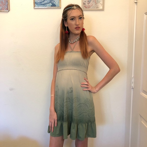 Beautiful Strapless Dress - Picture 2 of 4